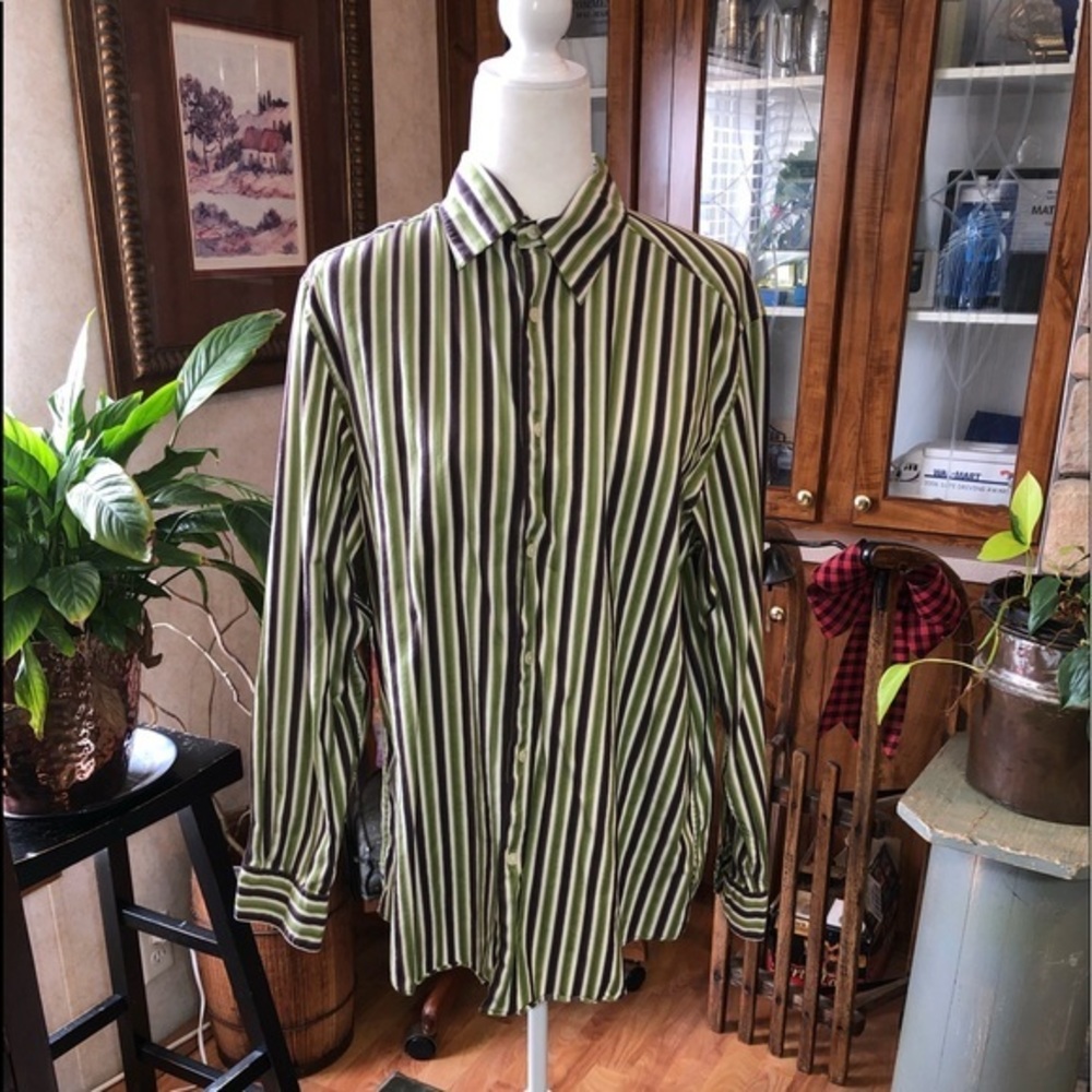 Claiborne size large long sleeve lightweight greens and purple dark to light.